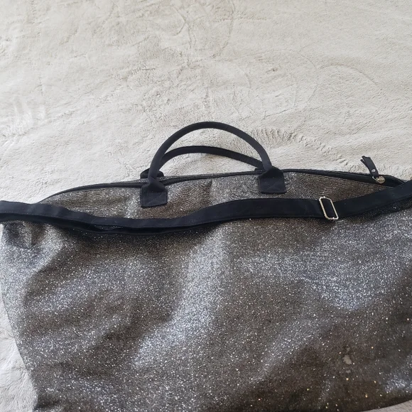 Victoria's Secret duffle bag - Picture 9 of 10